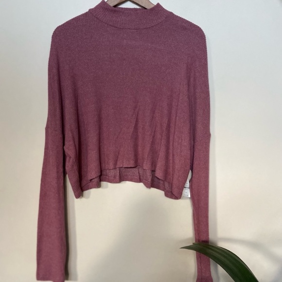 Ardene Tops - 🌸 Ardene 🌸 mock neck crop top